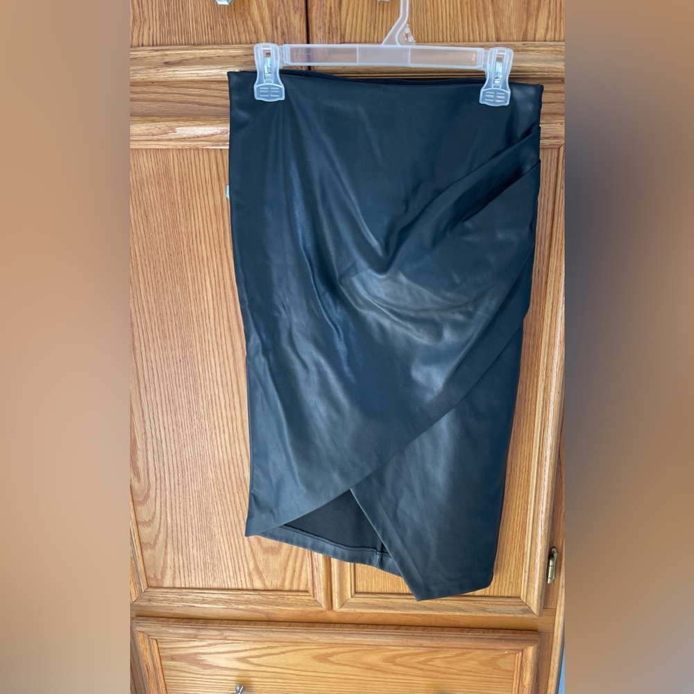 Dynamite faux leather pull on pencil skirt.